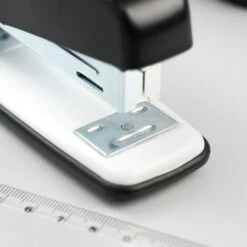 Sax Heftgerät Design 239, 0-239-19, Heftleistung 25 Blatt, Schwarz -Einrichtungsgeschäft 006e28dc77b6bfd92d6a29dd0977f52d3e4d261d heftgeraet sax design 239 0 239 19