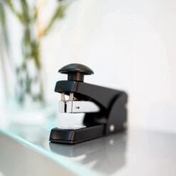 Kornet&Hahn Heftgerät 40371036, Heftleistung 20 Blatt, Schwarz -Einrichtungsgeschäft 6e63af2b7a4d8303e19231a10f513caca2e3c486 heftgeraet kornetundhahn 40371036