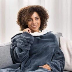 Navaris Heizdecke Snuggy, Mit Ärmeln, Dunkelblau, 9 Temperaturen, Abschaltautomatik, 195 X 125cm -Einrichtungsgeschäft 8b90eeeee5690bd88dca8cee104e890b631da7f6 heizdecke navaris mit aermeln und tasche blaucreme
