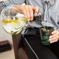 Relaxdays Karaffe 10023435, Mit Deckel, 1,5 Liter -Einrichtungsgeschäft d3640faf248e6d4fa2f2c1c50a550bd0db8e0f5e karaffe relaxdays 10023435